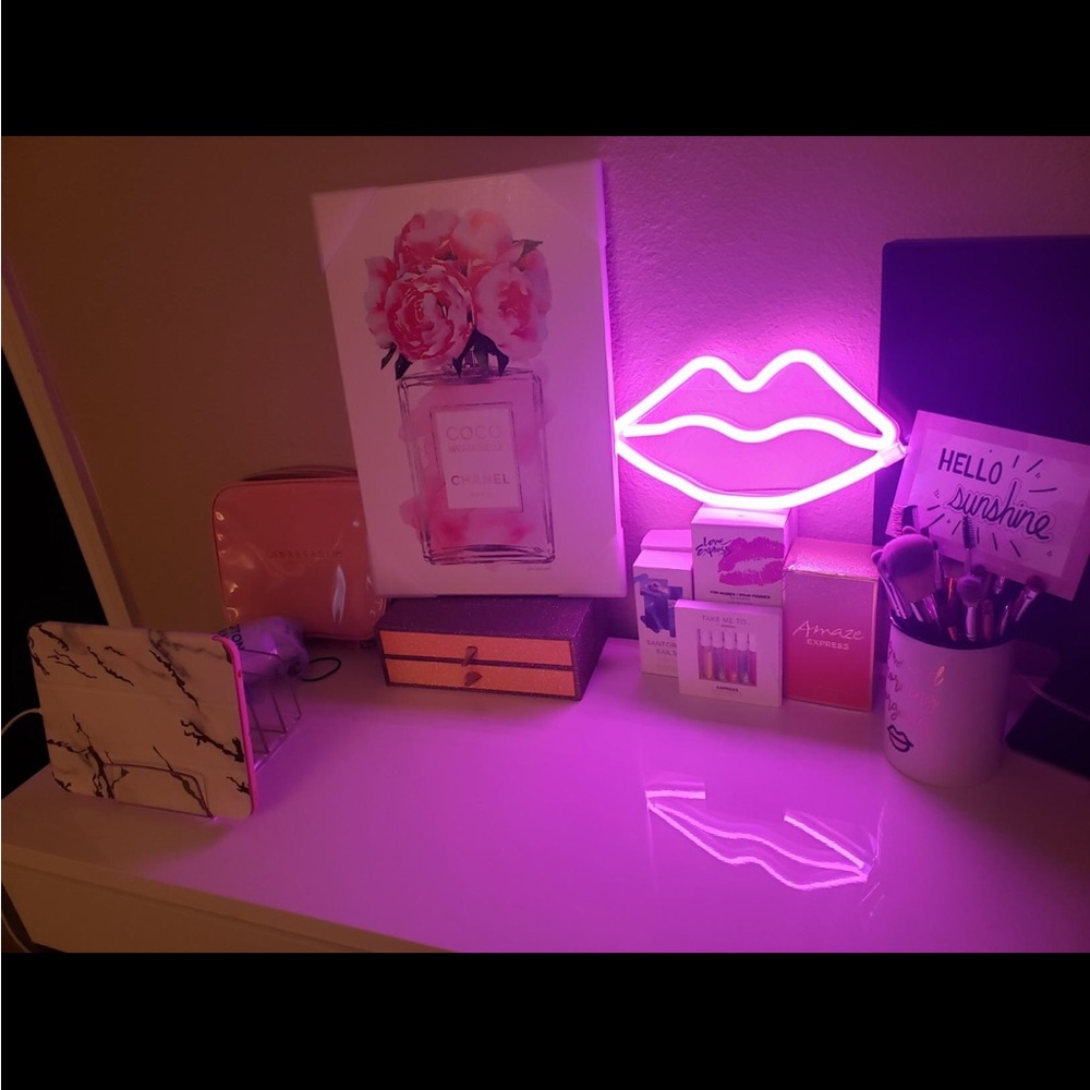 💕NEW👄Lip Shaped Neon Signs - Picture 3 of 11